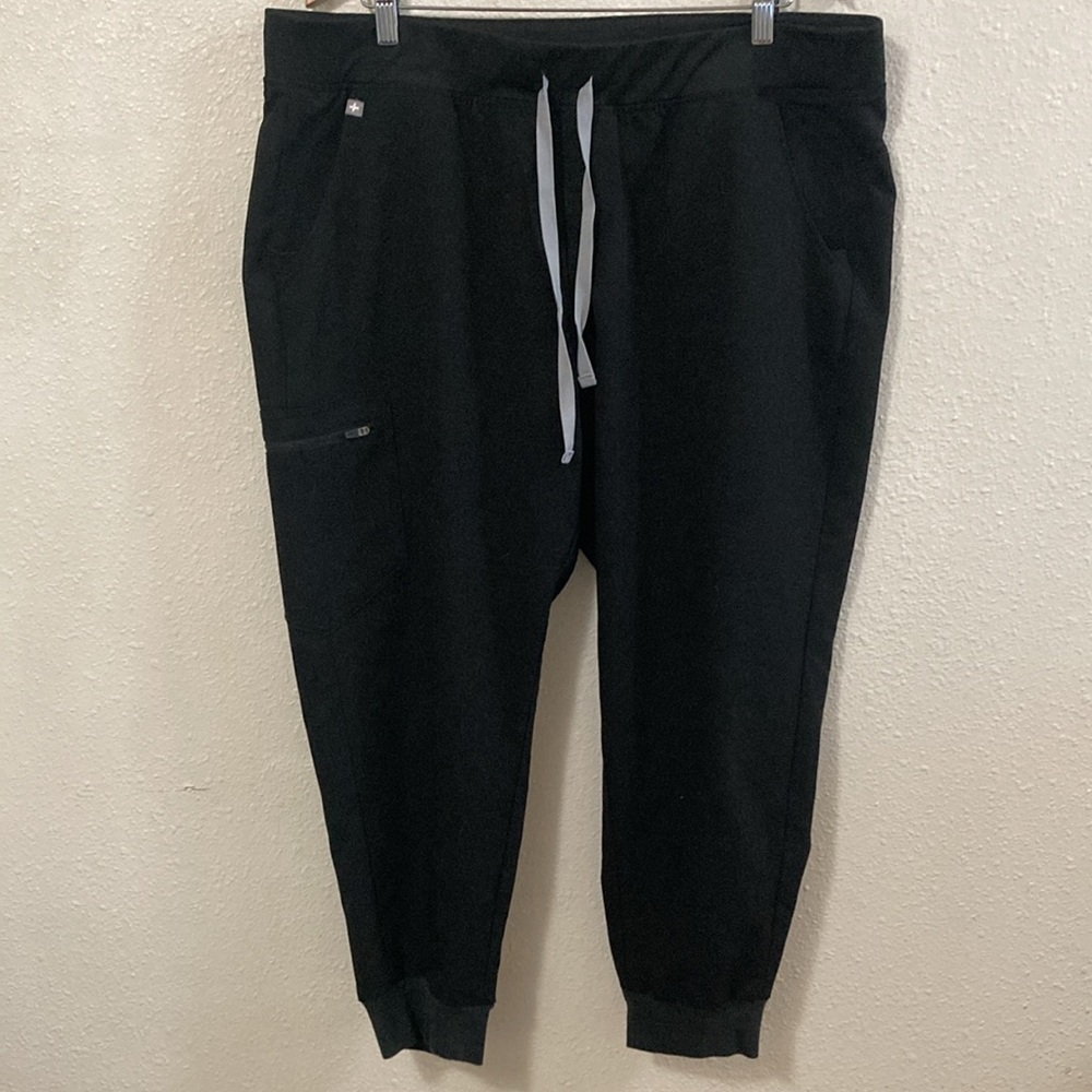 Figs Black Jogger Scrub Pants - Picture 15 of 16